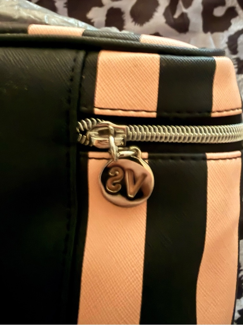 Victoria's Secret Pink and Black Striped Cosmetic Case NWT - Picture 4 of 7